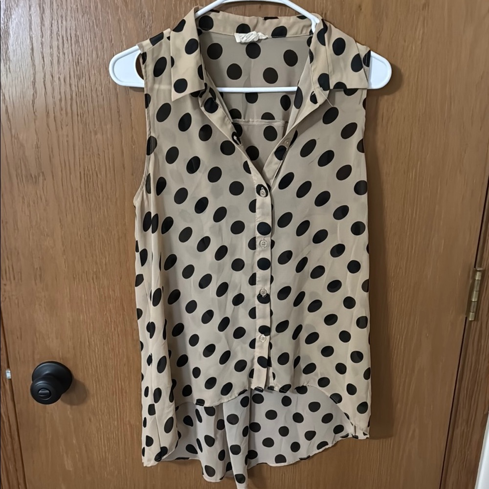 Sans Souci Tan and Black Sleeveless Collar Blouse